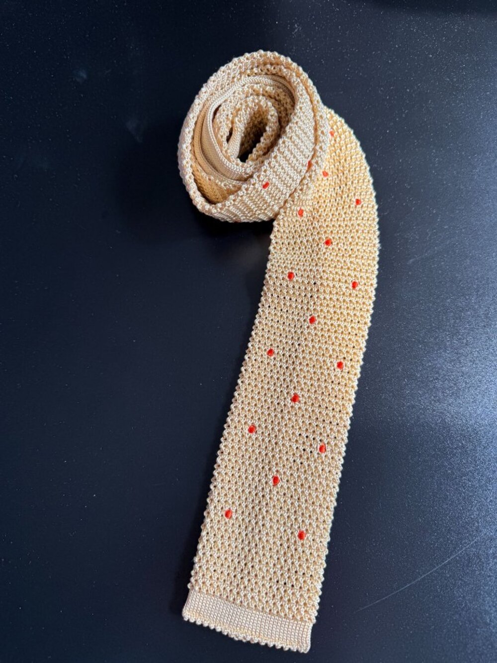 Biella G. Vasta Collezioni Silk Knit Tie Italy in Pale Yellow with Red Dots - Picture 2 of 7